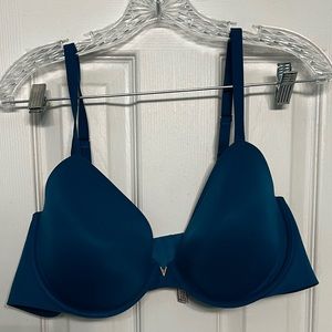 Victoria’s Secret lightly lined full coverage 42/c